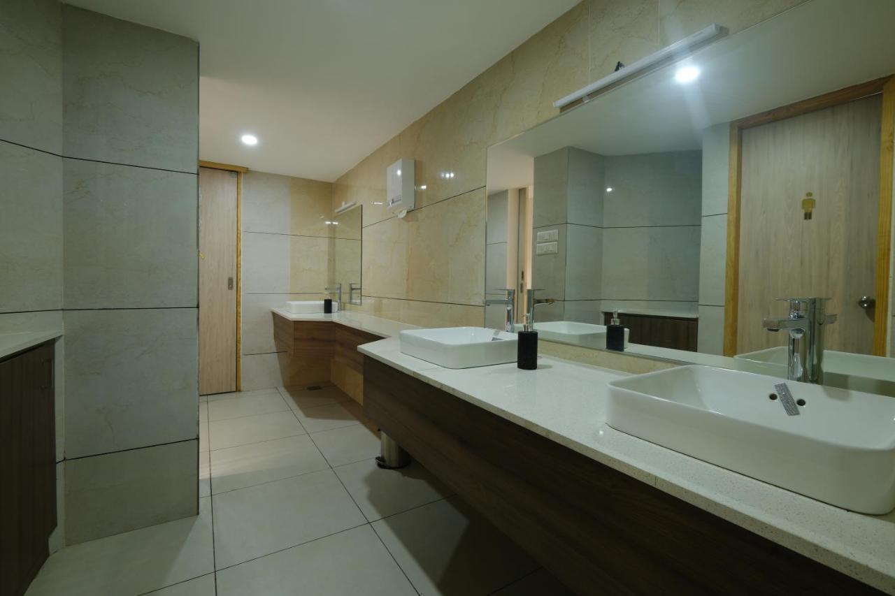 The Heartland Business Hotel, Trivandrum Thiruvananthapuram Exteriör bild